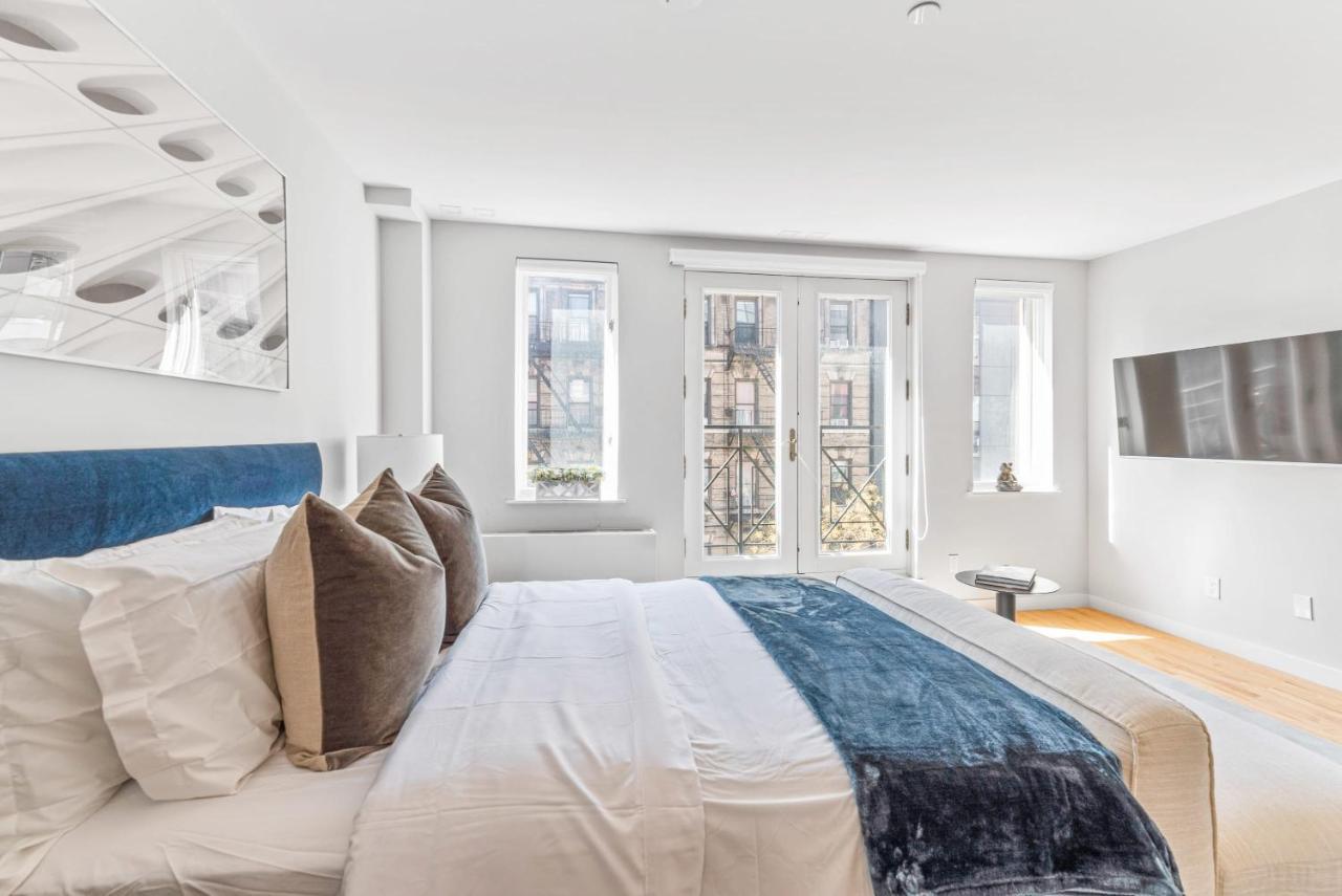 Modern Studio With Charming Juliet Balcony In Upper East Side Сasa de vacaciones