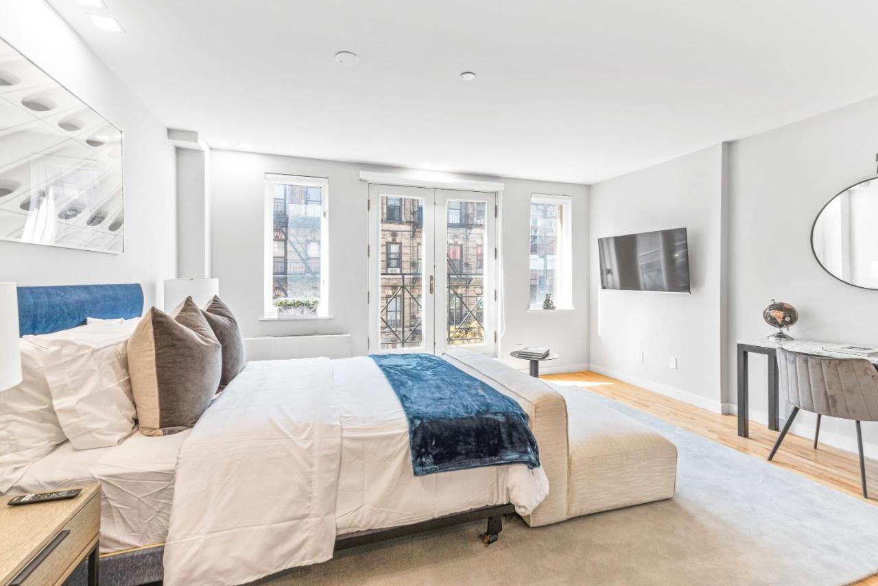 Modern Studio With Charming Juliet Balcony In Upper East Side Сasa de vacaciones
