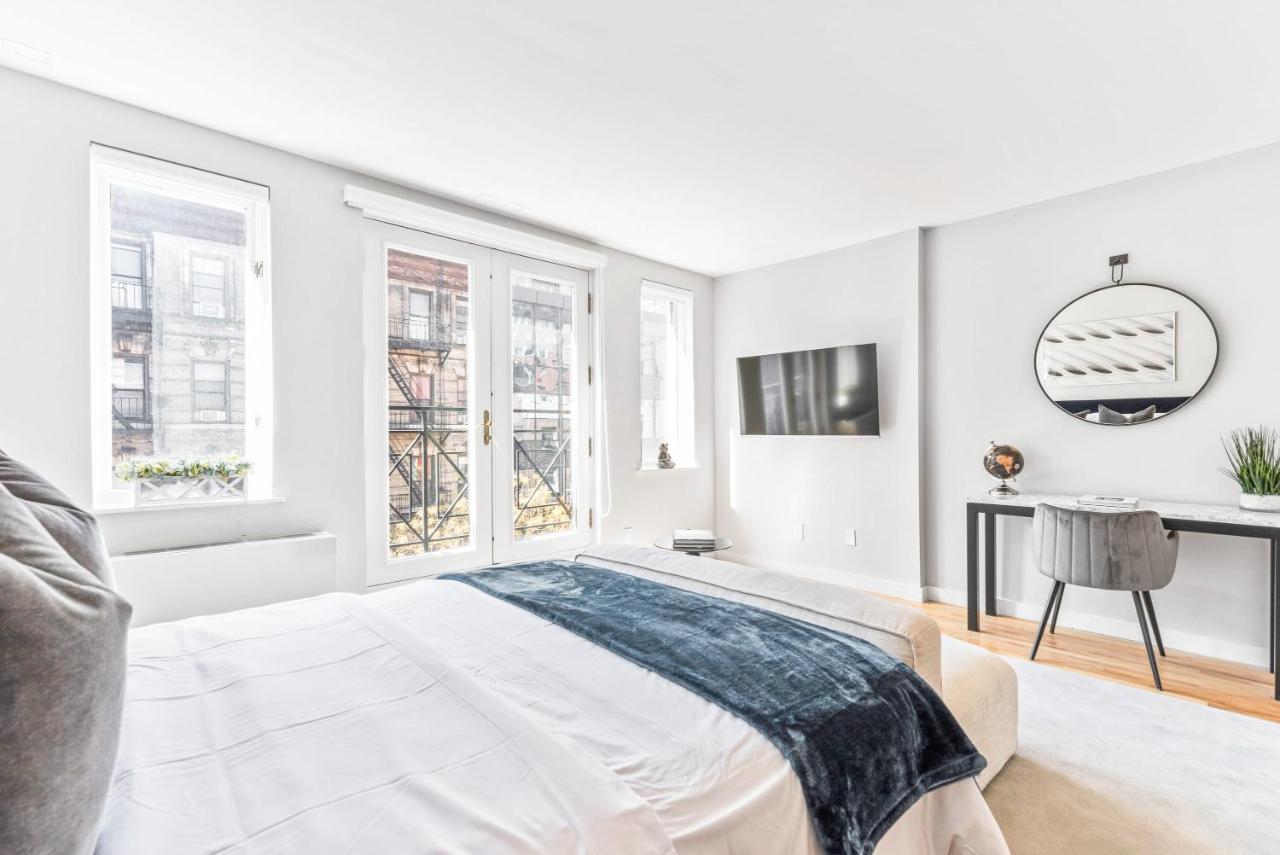Modern Studio With Charming Juliet Balcony In Upper East Side Сasa de vacaciones