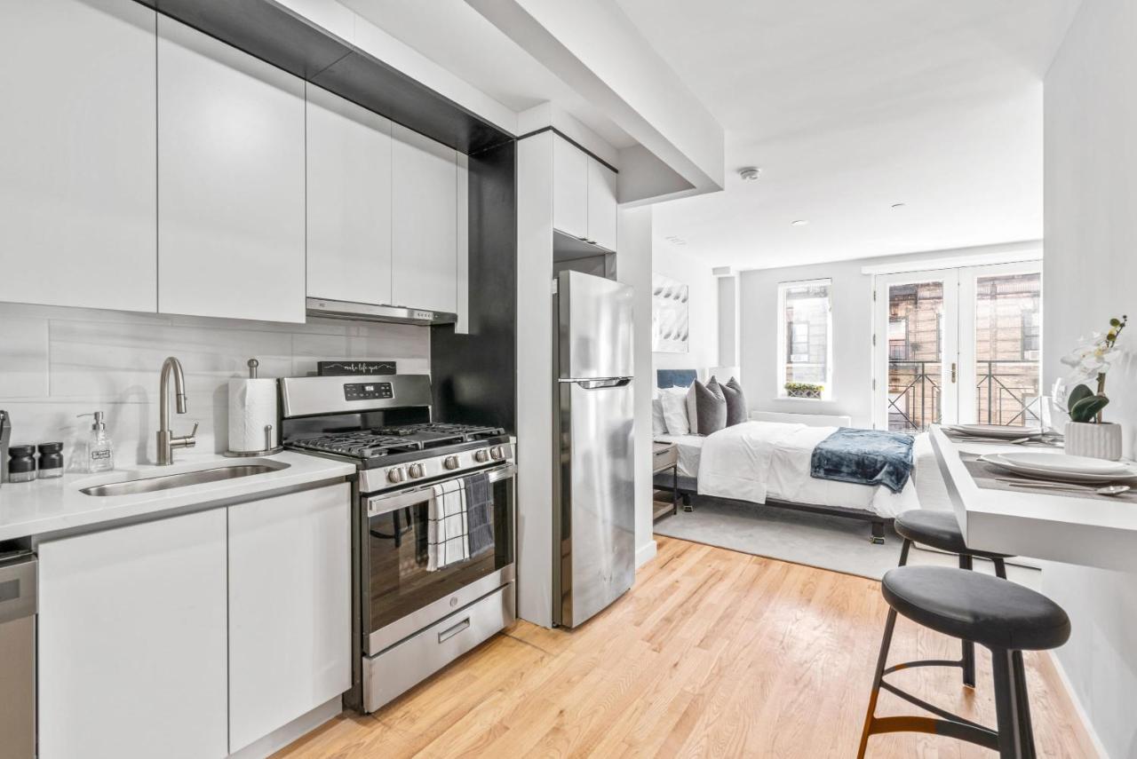 Modern Studio With Charming Juliet Balcony In Upper East Side Сasa de vacaciones Nueva York