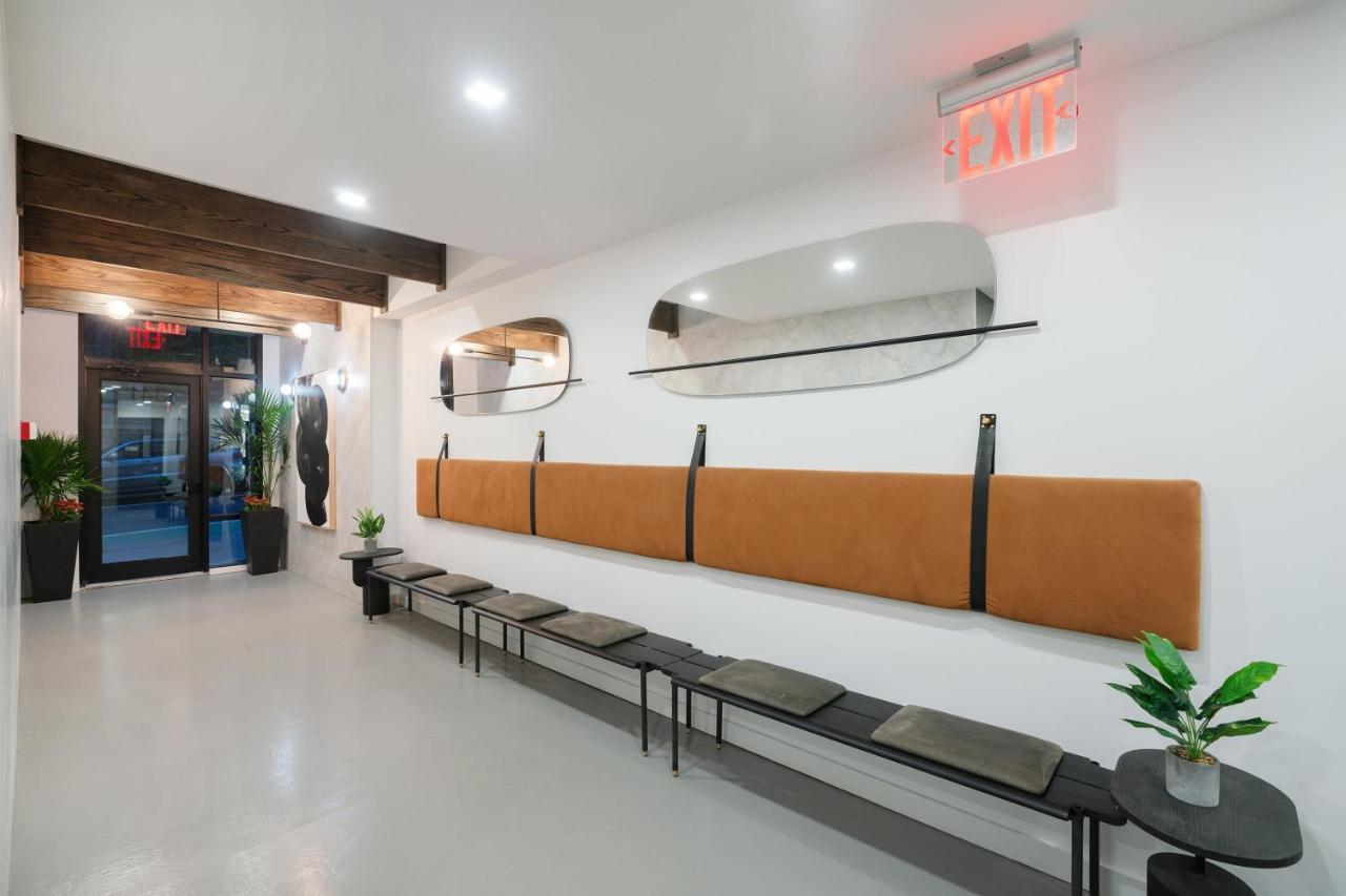 Modern Studio With Charming Juliet Balcony In Upper East Side Сasa de vacaciones *
