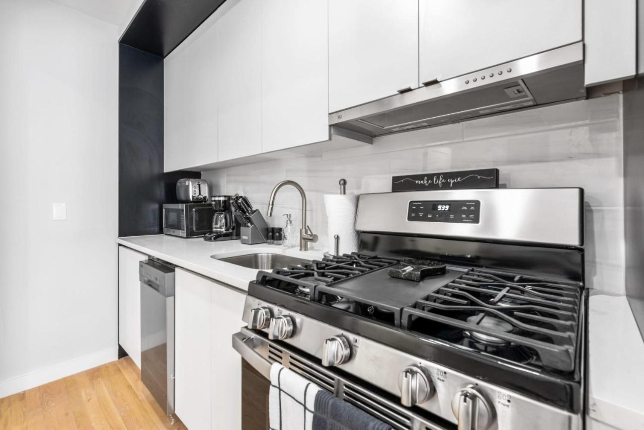 Modern Studio With Charming Juliet Balcony In Upper East Side * Nueva York